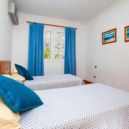 Superb Puerto Calero Casa Acentejo Dos 6 Bedrooms Pool Table Childrens Play Area Yaiza (Lanzarote)
