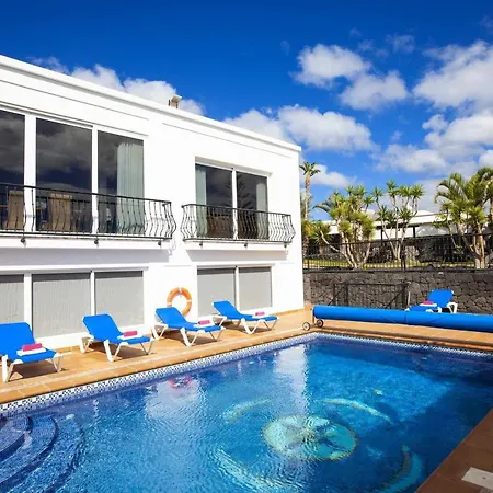 Villa Superb Puerto Calero Casa Acentejo Dos 6 Bedrooms Pool Table Childrens Play Area Yaiza (Lanzarote)