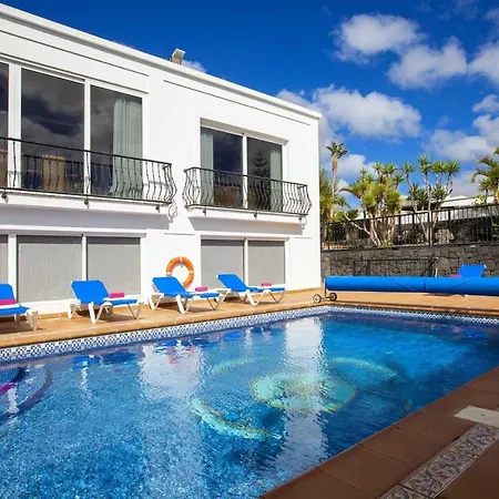Superb Puerto Calero Casa Acentejo Dos 6 Bedrooms Pool Table Childrens Play Area Villa Yaiza (Lanzarote)