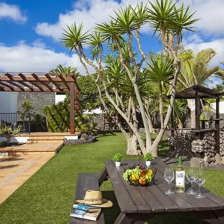 Villa Superb Puerto Calero Casa Acentejo Dos 6 Bedrooms Pool Table Childrens Play Area Yaiza (Lanzarote)